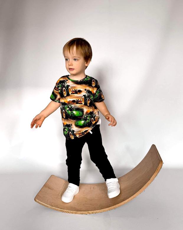 Футболка с тракторным принтом