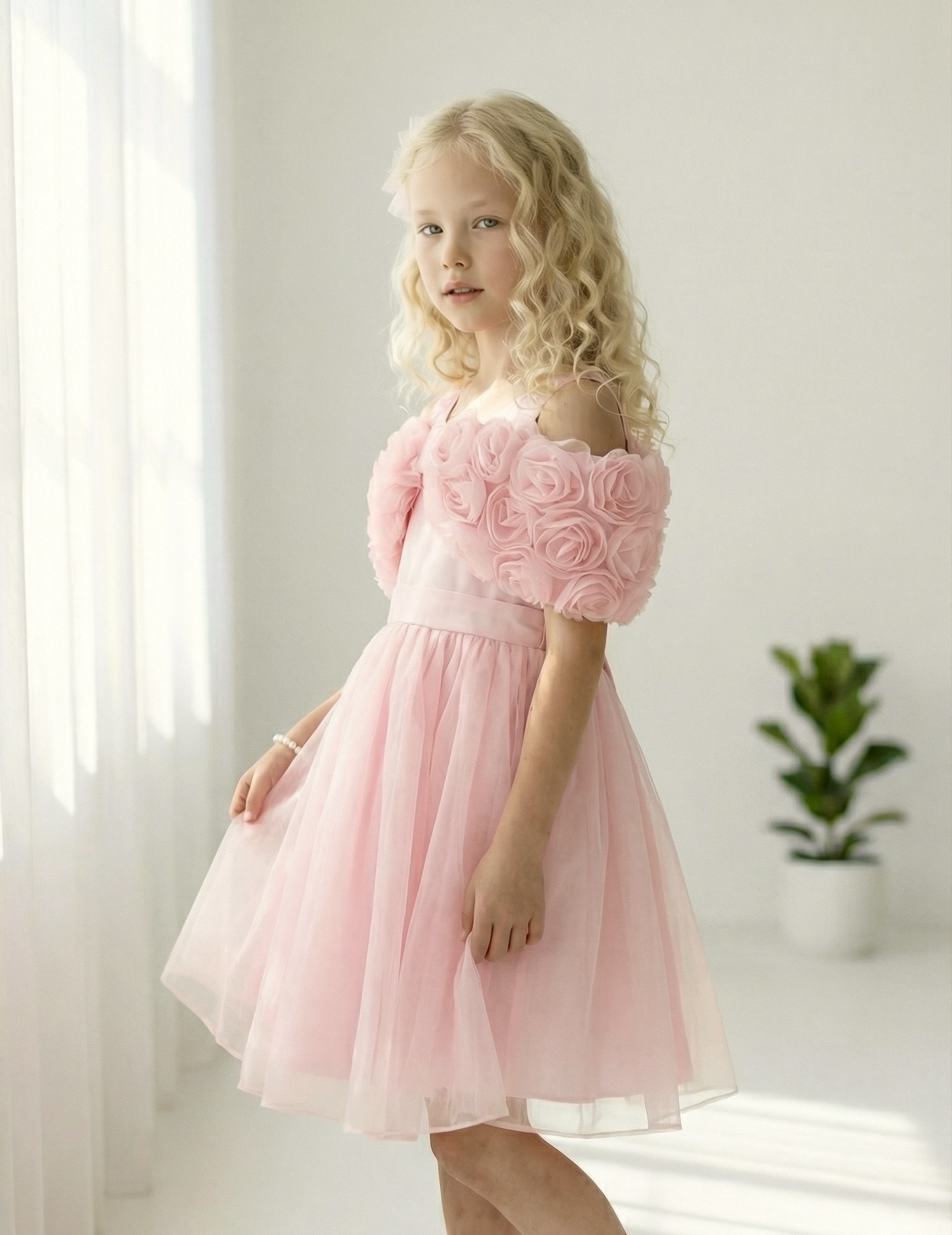 Розовое тюлевое платье с цветами - image 2