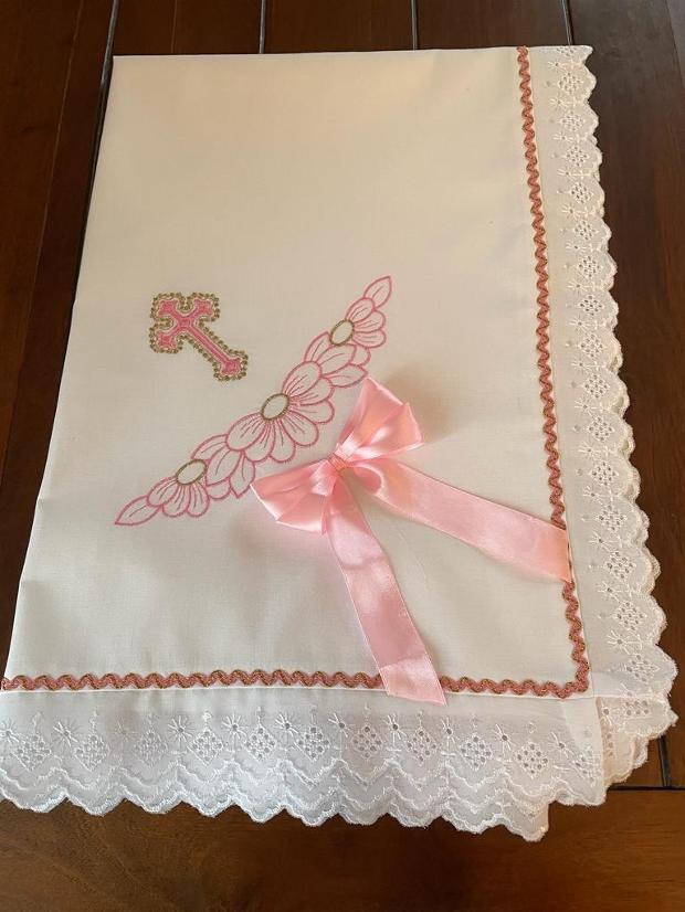 Крестильное полотенце с цветами