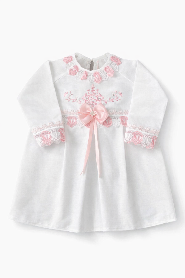 Нежное крестильное платье с кружевом