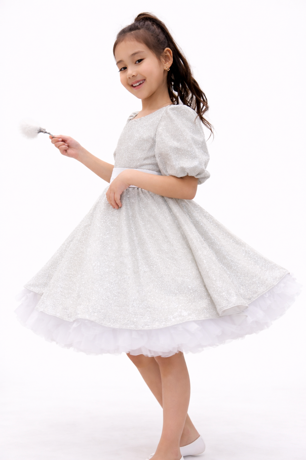 Блестящее платье принцессы